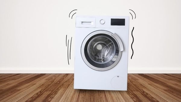 Khi máy giặt sử dụng dây curoa, hãy kiểm tra phần nắp phía sau máy để xem có bị lỏng hoặc mòn không.