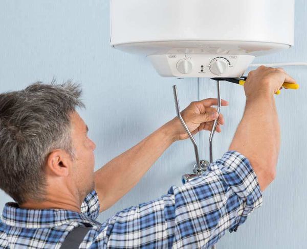 Nếu nước vẫn lạnh mặc dù bình nóng lạnh đã được bật, điều này có nghĩa là có một sự cố kỹ thuật xảy ra trong thiết bị.