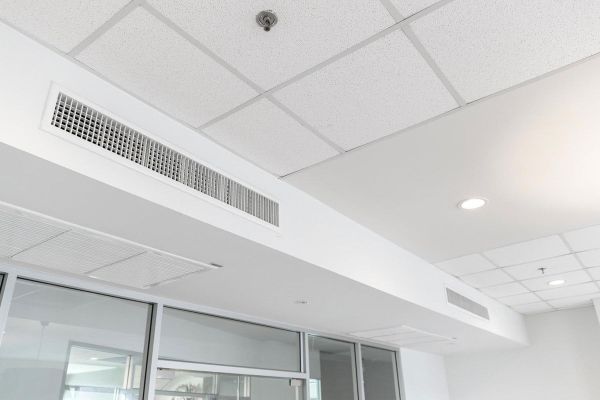 Điều hòa âm trần Daikin FCQ25MV1 có công suất 25.000 BTU và phù hợp với các khu vực nhỏ hơn.