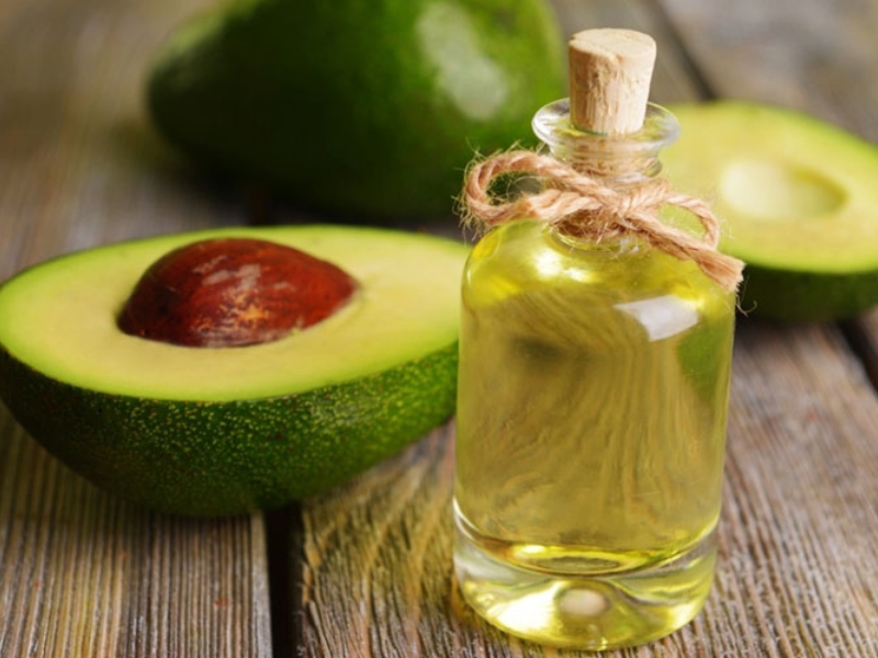 Cách trị sẹo tại nhà với bơ hạt mỡ và dầu dừa