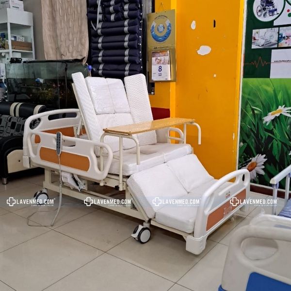 Giường điện Tajermy GD10 có thể ngồi dậy và dễ dàng thực hiện một số hoạt động sống hàng ngày, giảm bớt gánh nặng cho cả bệnh nhân và y tá.