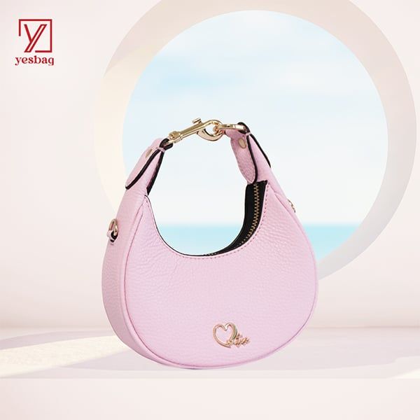 7 Mẹo Phối Đồ Với Túi Đeo Chéo Nữ Mà Bạn Không Thể Bỏ Qua 7 Mẹo Phối Đồ Với Túi Đeo Chéo Nữ Mà Bạn Không Thể Bỏ Qua