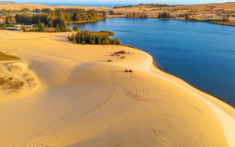 Đồi cát trắng Mũi Né