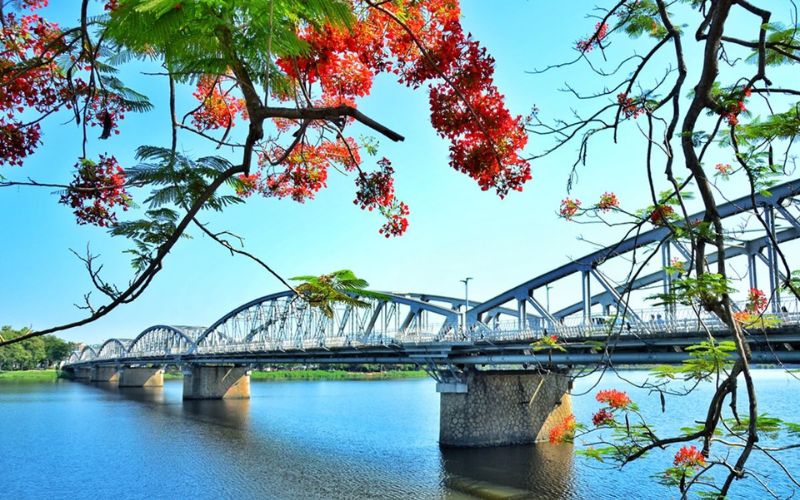 Sông Hương Núi Ngự