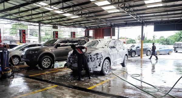4 sai lầm phổ biến khi tự rửa ô tô tại nhà