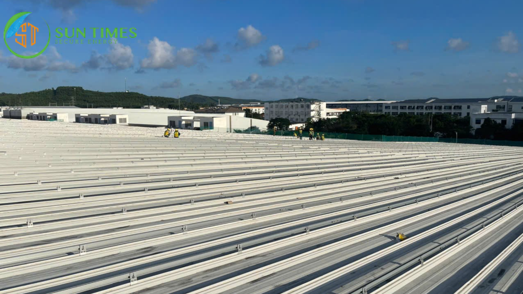 An toàn và hiệu quả: Tầm quan trọng của việc đánh giá mái trước khi lắp đặt hệ thống NLMT