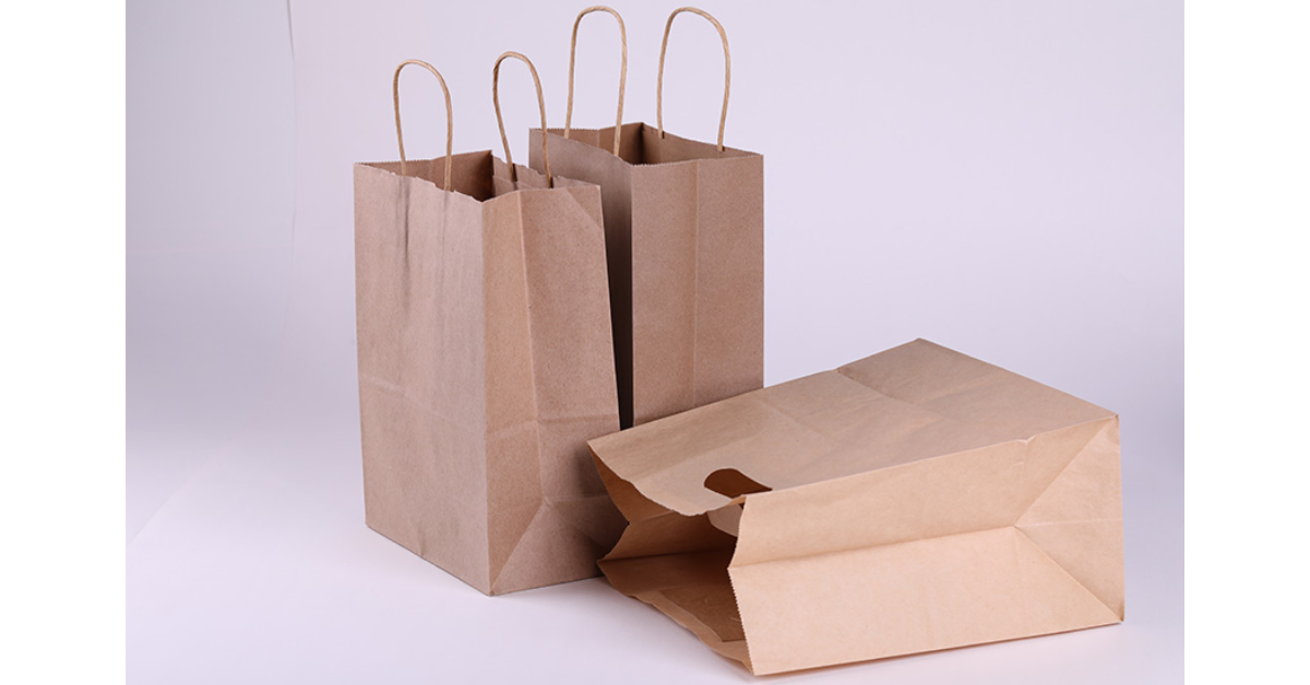 Chuẩn bị trước khi gấp túi giấy có quai