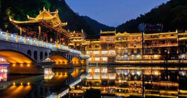 Đôi nét về Phượng Hoàng Cổ Trấn