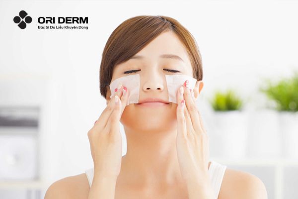 Dùng toner - nước cân bằng da