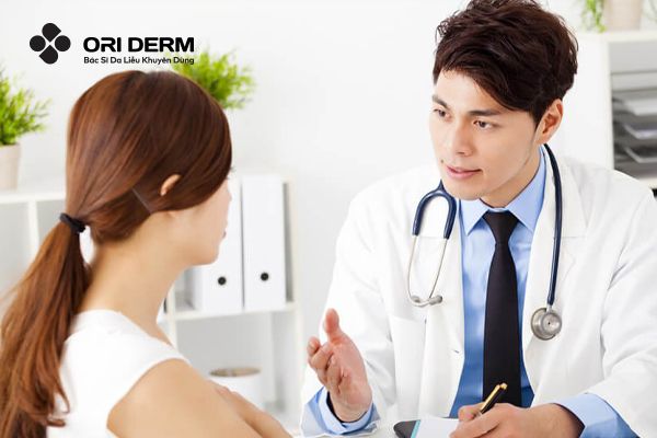 Khi nào cần thăm khám Bác Sĩ Da Liễu để điều trị mụn mọc dưới cằm?