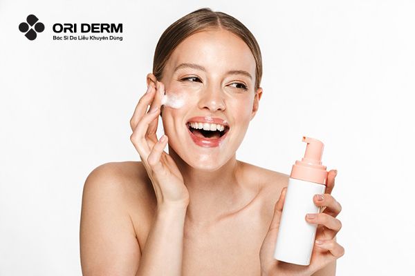 Cách lựa chọn sữa rửa mặt trị mụn đúng chuẩn chuyên gia