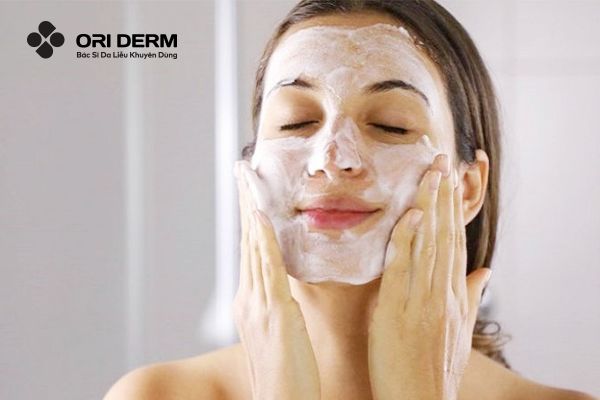 Hướng dẫn chăm sóc da mụn cho bà bầu từ bên ngoài