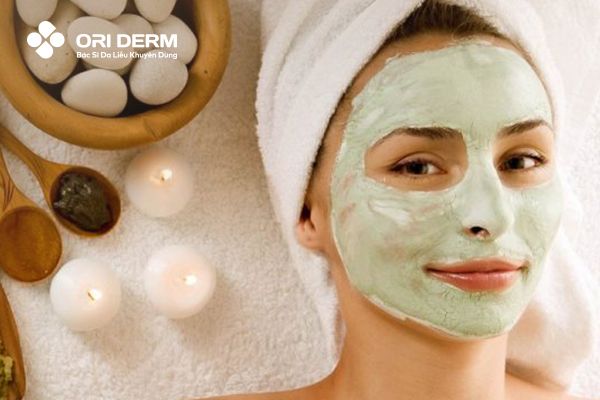 Đắp mặt nạ dược liệu