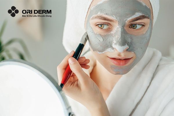 Đắp mặt nạ đất sét Bentonite