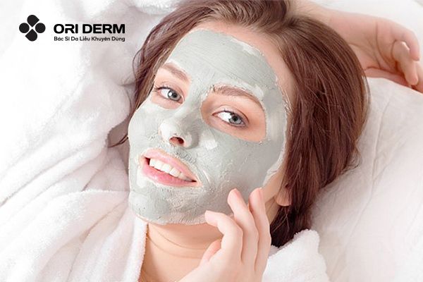 Đắp mặt nạ đất sét