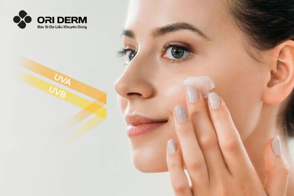 Thoa kem chống nắng bảo vệ da vào ban ngày