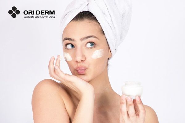 Kem dưỡng ẩm là gì?