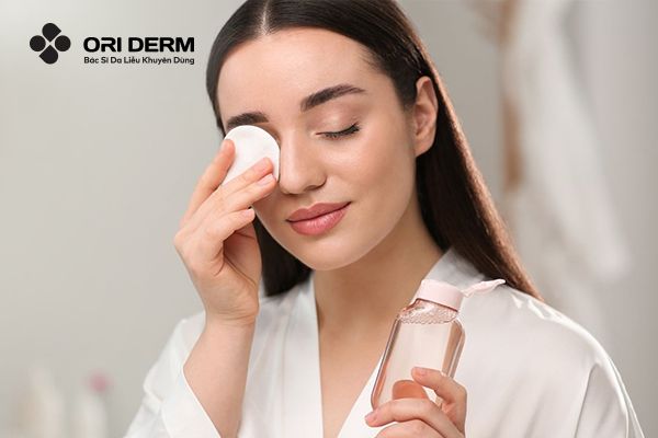 Tẩy trang sạch sẽ vào cuối ngày