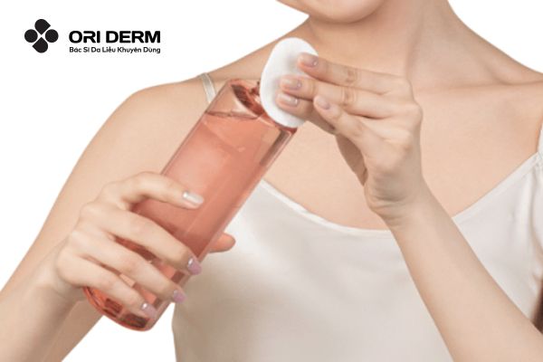 Tiêu chí chọn toner cho da dầu mụn nhạy cảm