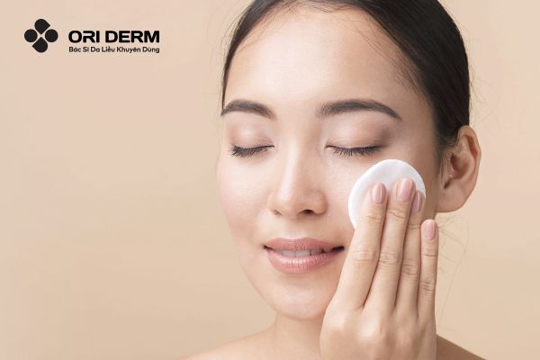 Hướng dẫn cách dùng nước tẩy trang đúng và an toàn