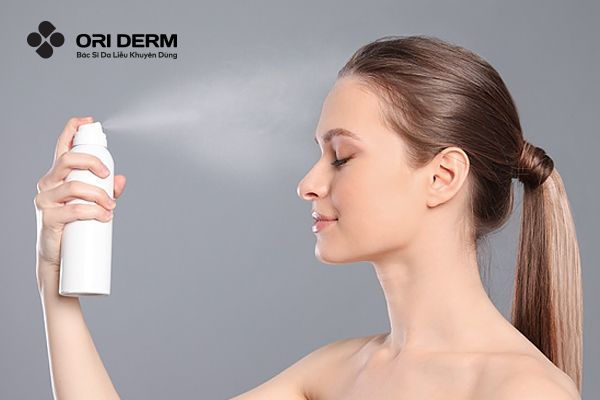 Xịt khoáng làm dịu mụn viêm bị ngứa