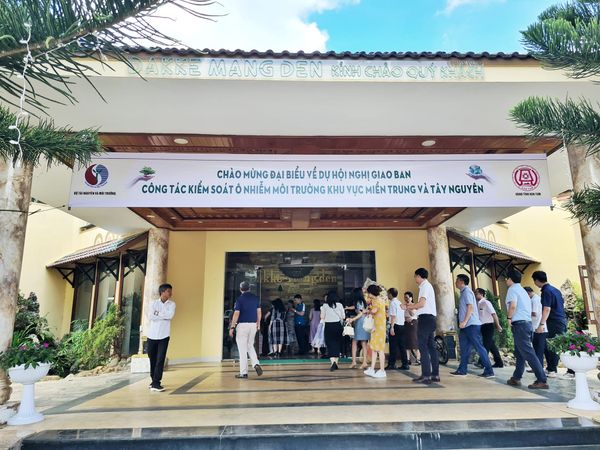 T'Măng Deeng trưng bày & giới thiệu sản phẩm cà phê xứ lạnh Arabica Măng Đen