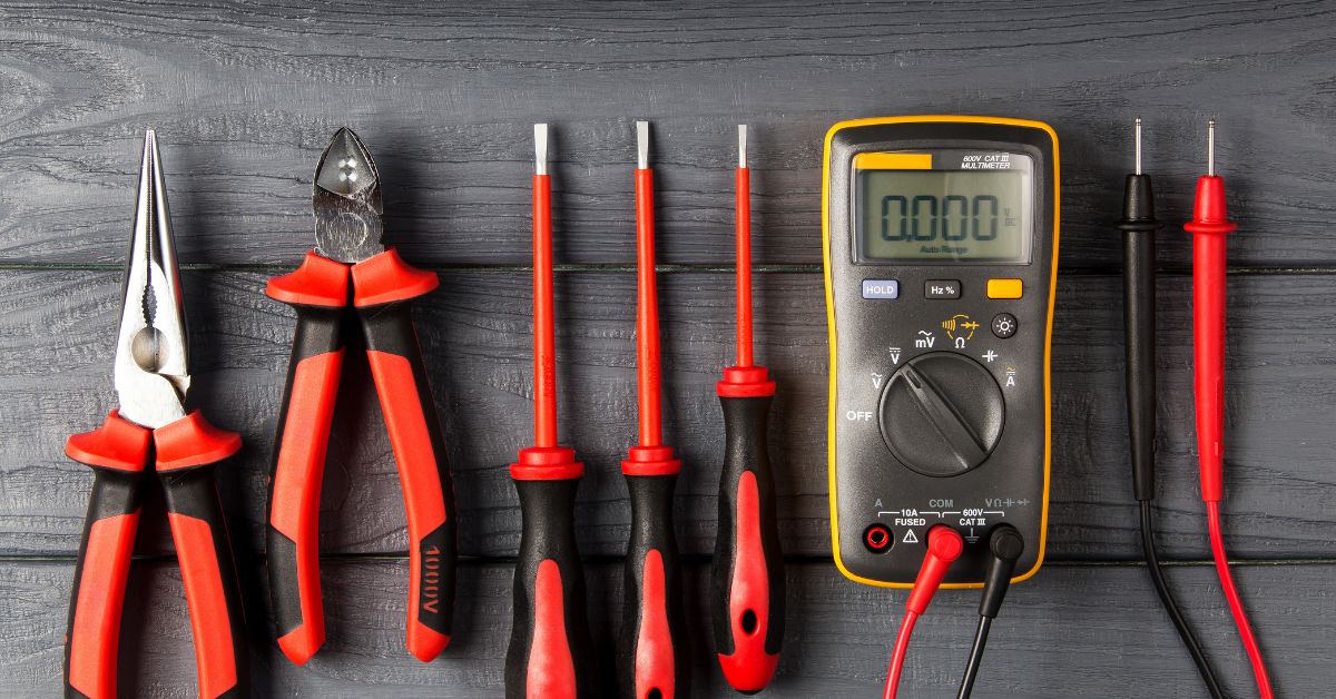 Các dụng cụ cần chuẩn bị để nối dây ổ cắm điện suntech