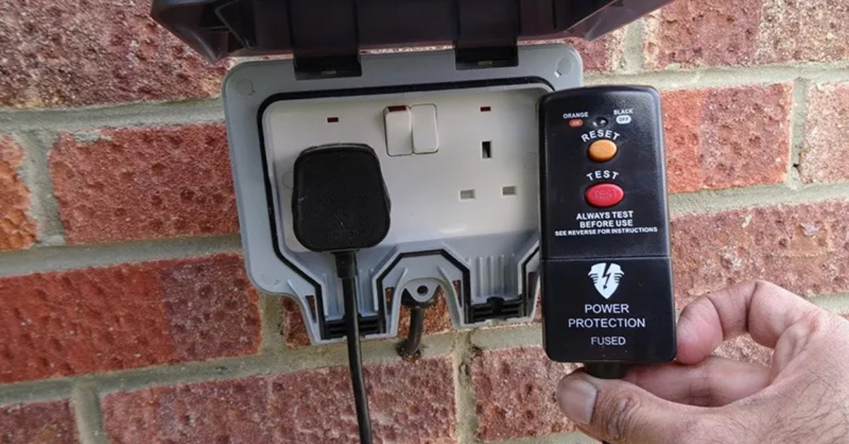 Hướng dẫn chi tiết cách bảo vệ ổ cắm điện ngoài trời