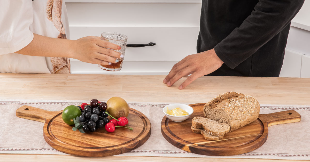 Thớt Gỗ Tròn Có Tay Cầm - Round Chopping Board