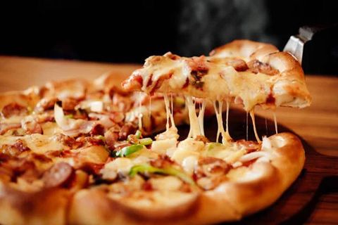 Cách làm pizza bằng chảo chống dính ngon tuyệt tại nhà