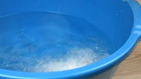 Cách giặt áo phao lông vũ không bị vón lông cực an toàn đơn giản