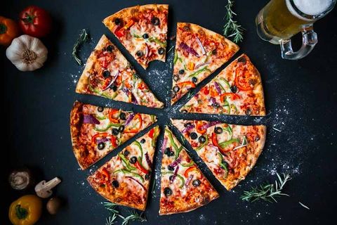 Cách làm bánh pizza thơm ngon đơn giản tại nhà