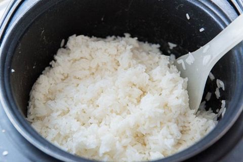 Ăn cơm nguội có tốt không? Điều cần biết khi ăn cơm nguội