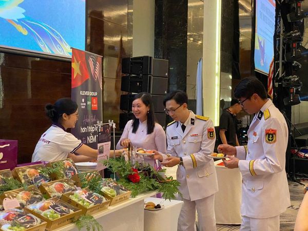 Klever Group mang tới những trái cây thượng hạng nhập khẩu chính ngạch đến sự kiện Quốc Khánh Hoa Kỳ Lần Thứ 249