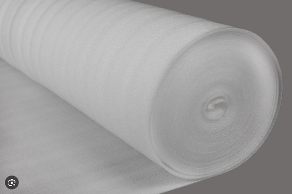 Màng xốp pe foam không chỉ được sử dụng rộng rãi trong ngành vận chuyển hàng hóa, mà còn rất quan trọng trong nhiều lĩnh vực khác nhau như nội thất, xây dựng, chế tạo và sản xuất hàng tiêu dùng