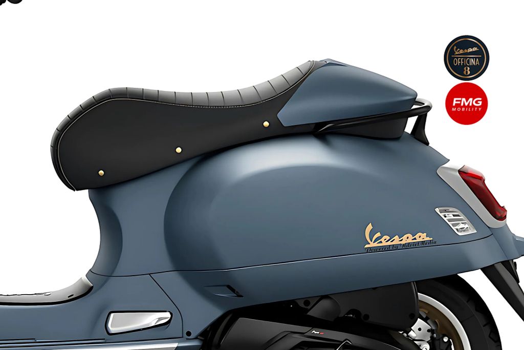 Yên xe lấy cảm hứng từ trang phục công nhân truyền thống, nổi bật với đường chỉ khâu tương phản