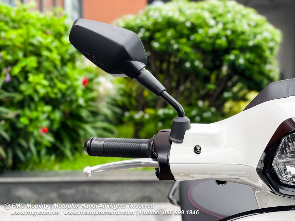 Gương chiếu hậu thiết kế mới trên Vespa Sprint S 125 sơn đen thể thao