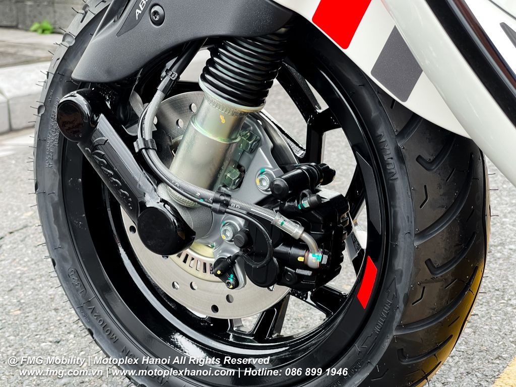 Hệ thống chống bó cứng phanh ABS trên Vespa Sprint S 125 giúp lái xe an toàn trên mọi địa hình và điệu kiện thời tiết