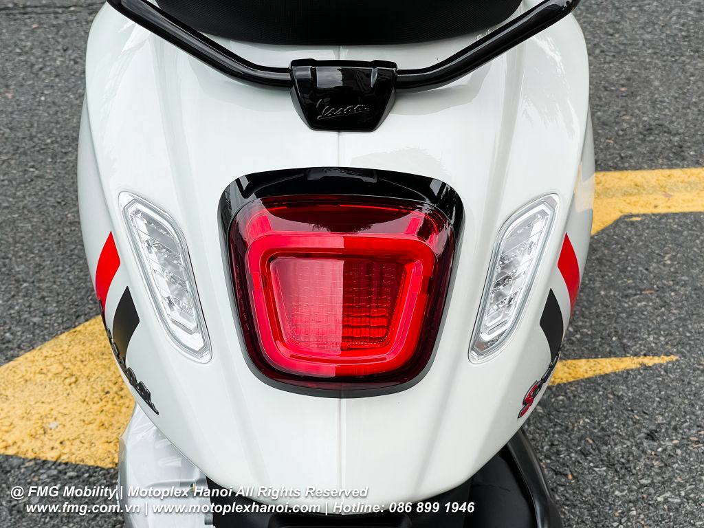 Cụm đèn hậu Vespa Sprint S 125 thiết kế Led hiện đại, tăng tính thẩm mỹ và an toàn