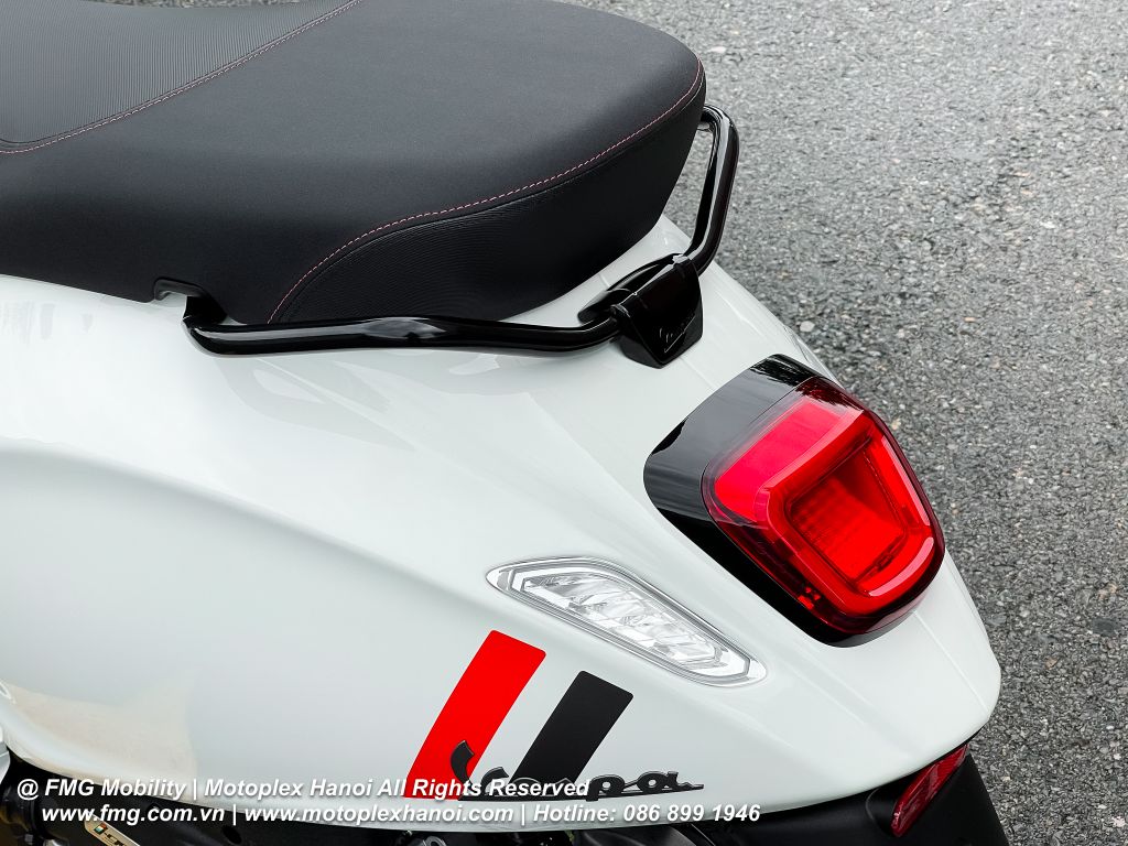 Đèn xi nhan sau LED trên Vespa Sprint S 125 thiết kế mới nổi bật