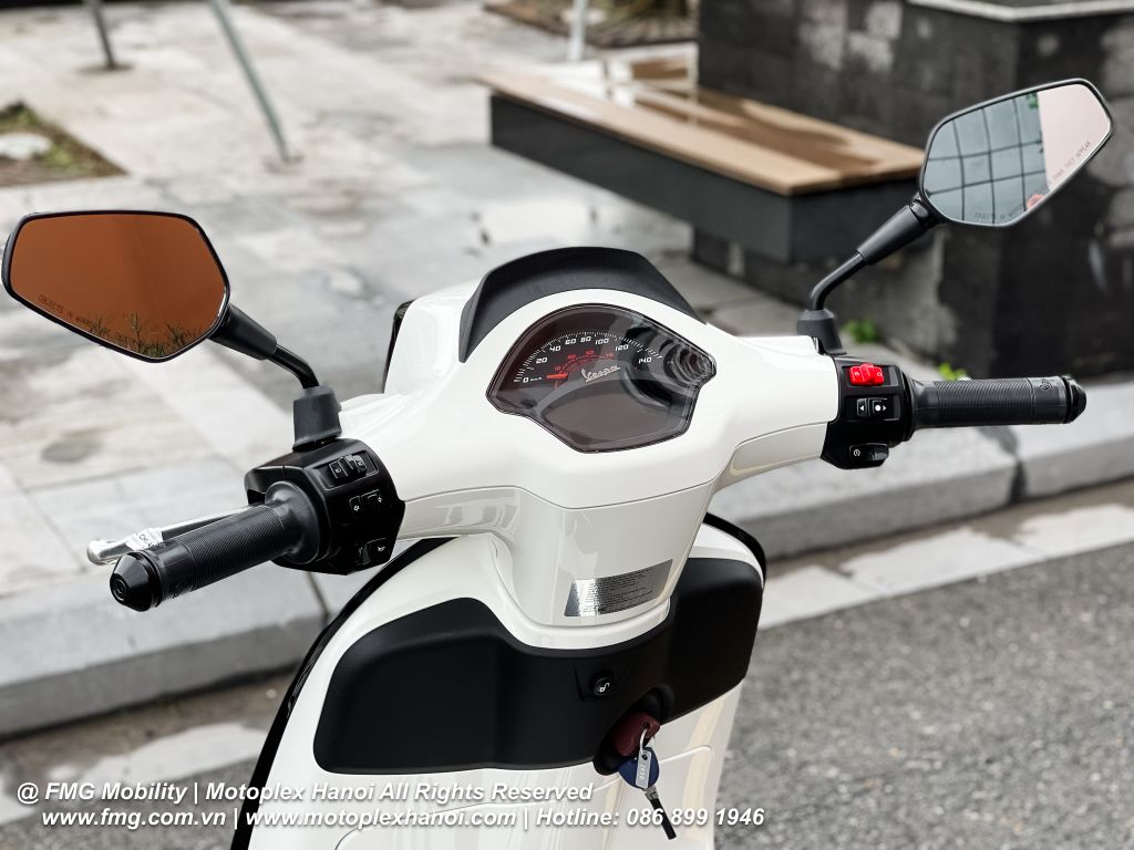 Cụm tay lái thiết kế công thái học mang lại cảm giác lái dễ chịu, nhẹ nhàng