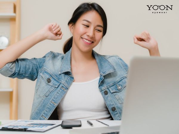 NGHỈ GIẢI LAO ĐỊNH KỲ KHI SỬ DỤNG CÁC THIẾT BỊ ĐIỆN TỬ NHƯ ĐIỆN THOẠI HOẶC MÁY TÍNH