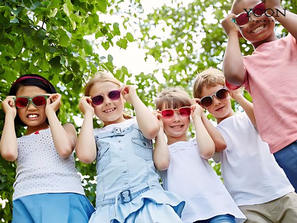 KÍNH MẮT CHO TRẺ EM PHẢI PHÙ HỢP VỚI MÔI TRƯỜNG HOẠT ĐỘNG
