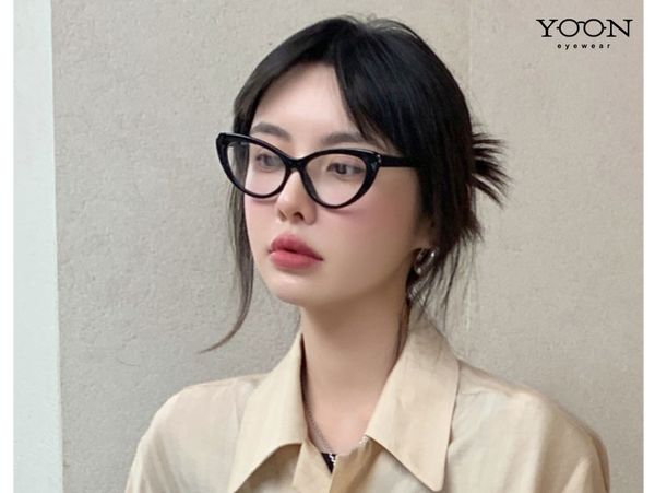LỊCH SỬ RA ĐỜI CỦA KÍNH MẮT MÈO