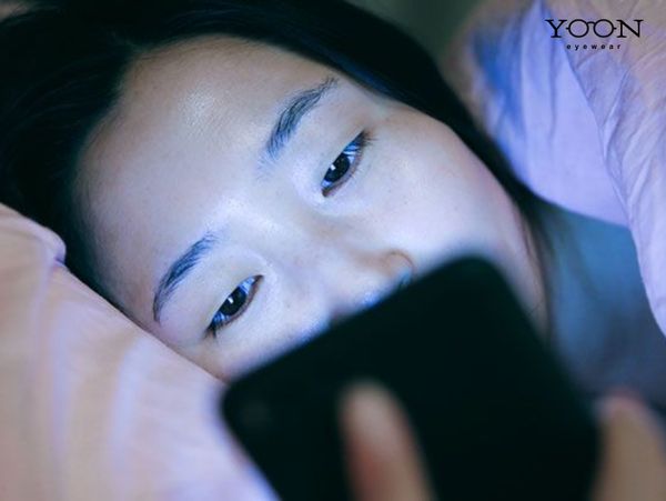 TẠI SAO ÁNH SÁNG XANH LẠI GÂY HẠI