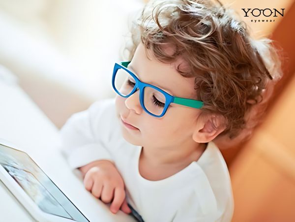 TRẺ BỊ CẬN THỊ BẨM SINH CÓ CHỮA KHỎI ĐƯỢC KHÔNG?