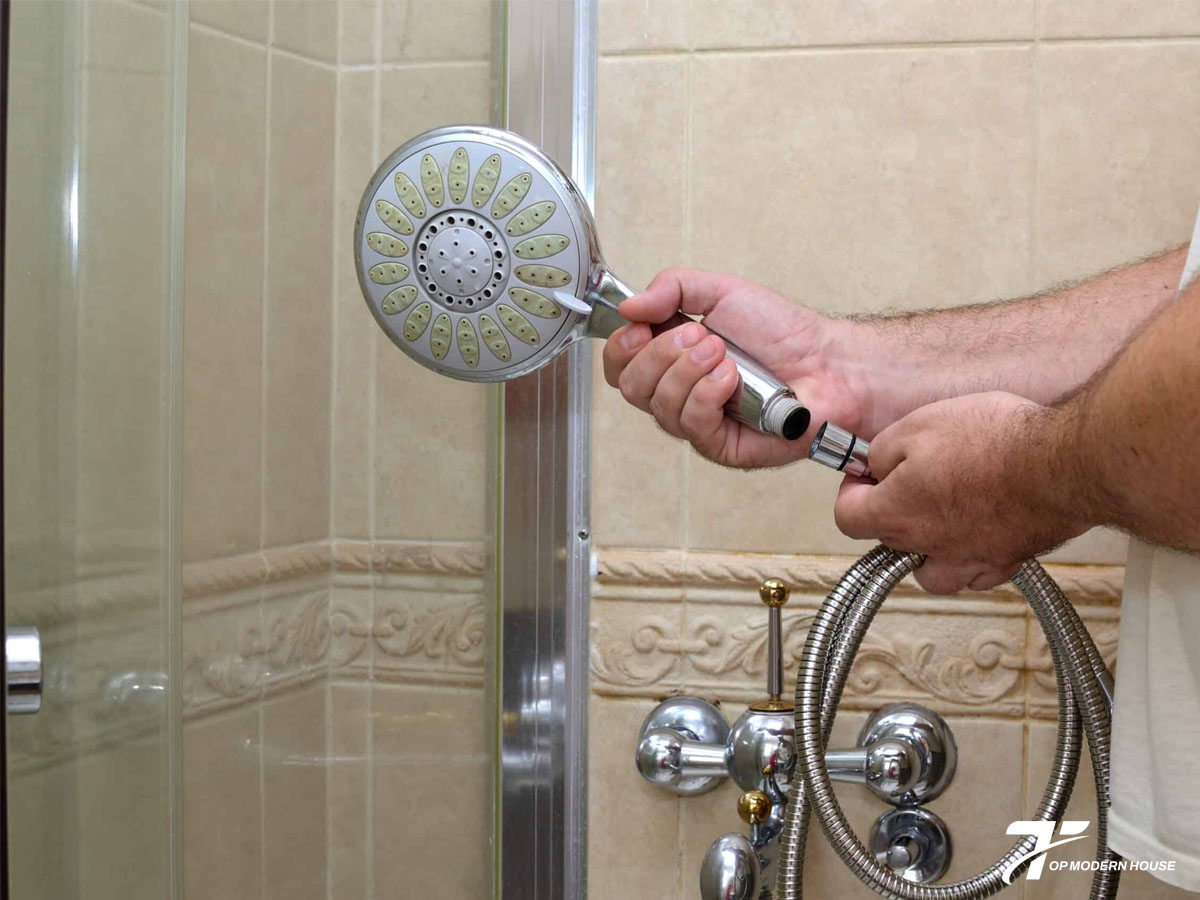 Cách tháo bát sen tắm TOTO để vệ sinh và sửa chữa tại nhà