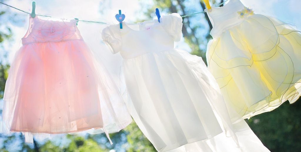 Mách các mom giữ váy công chúa của bé luôn bền đẹp