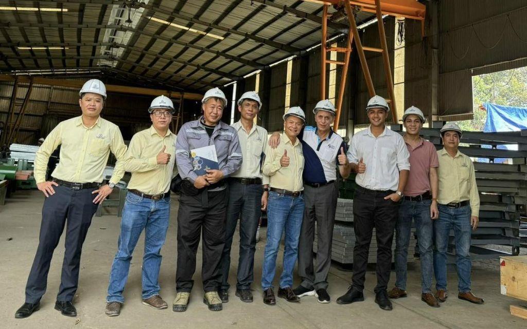 BAN LÃNH ĐẠO THÁP KIM TIẾP ĐOÀN ĐỐI TÁC KHÁCH HÀNG THAILAND ĐẾN THĂM VÀ LÀM VIỆC TẠI NHÀ MÁY