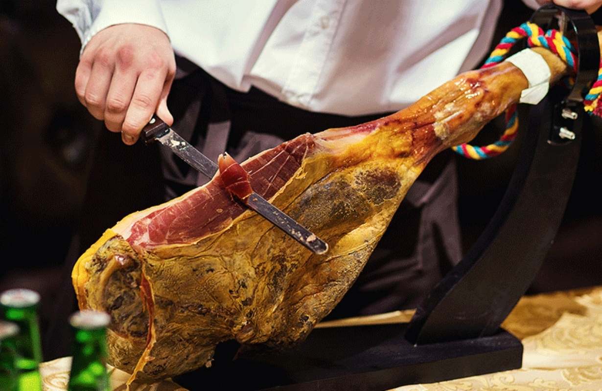 Nhiệt độ tuyệt vời để thưởng thức đùi heo muối Montesano